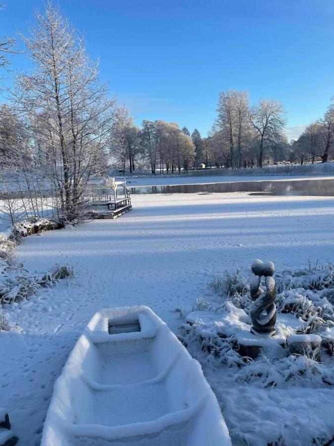 Romantic Spa Villa With Fireplace By The Lake Stjarnsund المظهر الخارجي الصورة